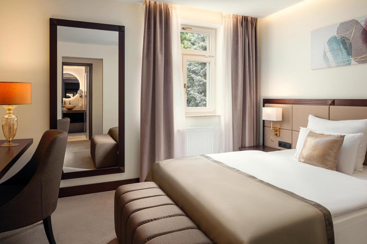 Boutique Hotel Saxonia カルロヴィ・ヴァリ エクステリア 写真