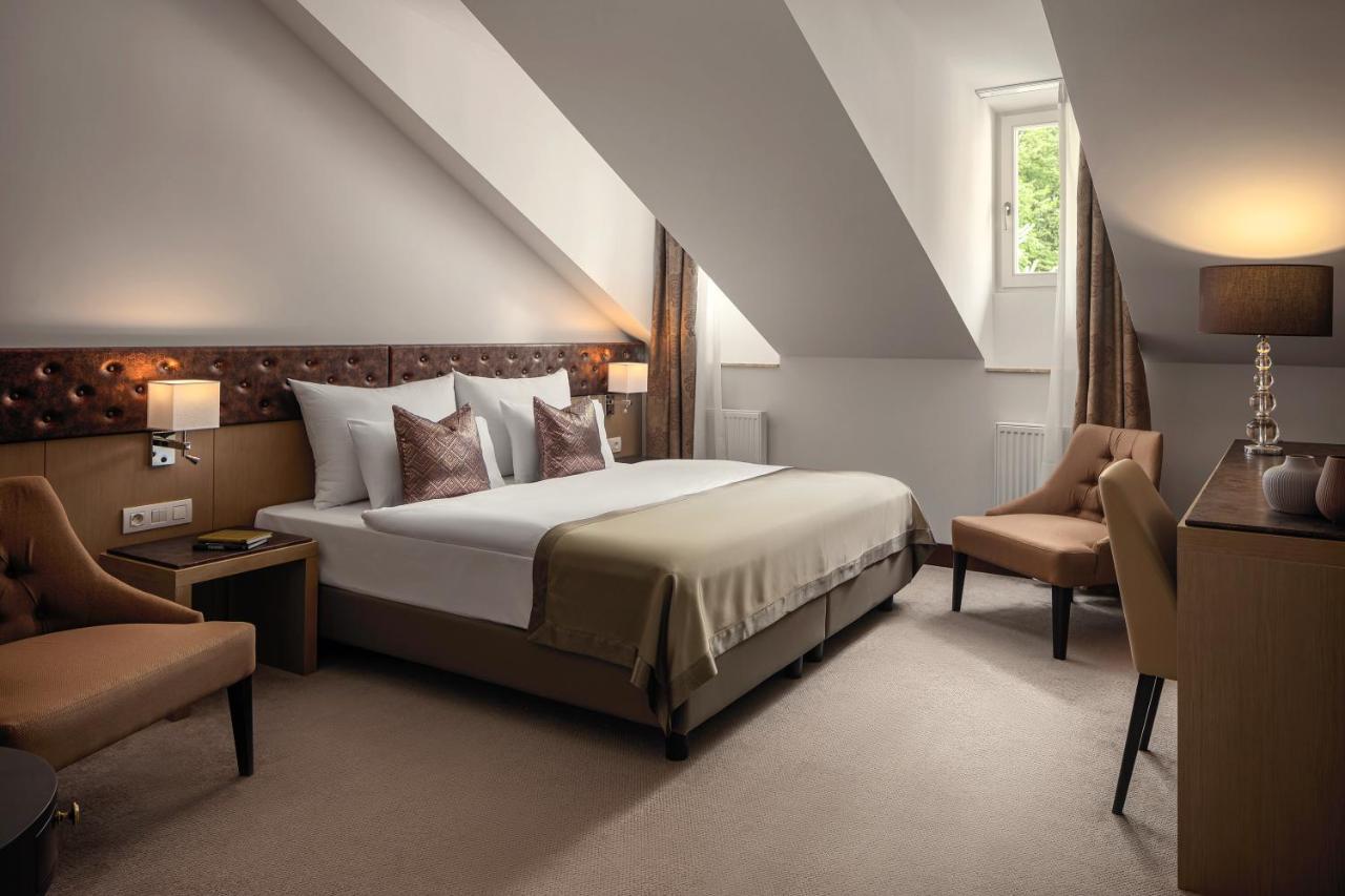 Boutique Hotel Saxonia カルロヴィ・ヴァリ エクステリア 写真